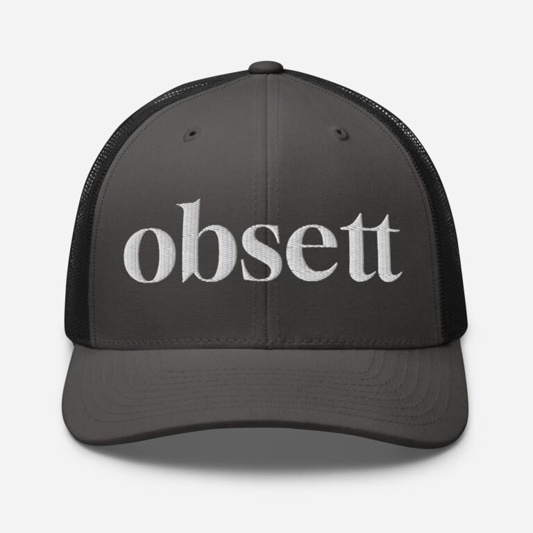 Gorra antracita estilo trucker obsett classic bordado vista frontal (Logo blanco nombre)