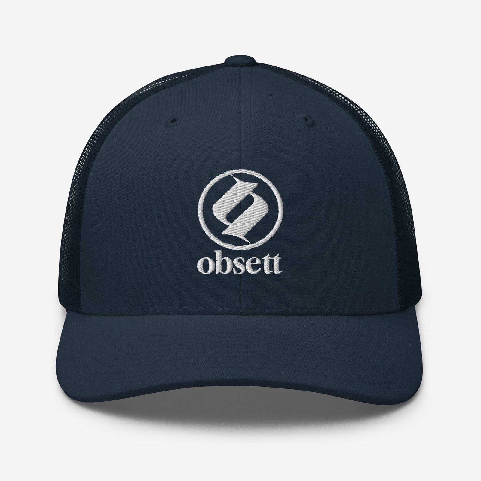 Gorra marino estilo trucker obsett classic bordado vista frontal (Logo blanco completo)